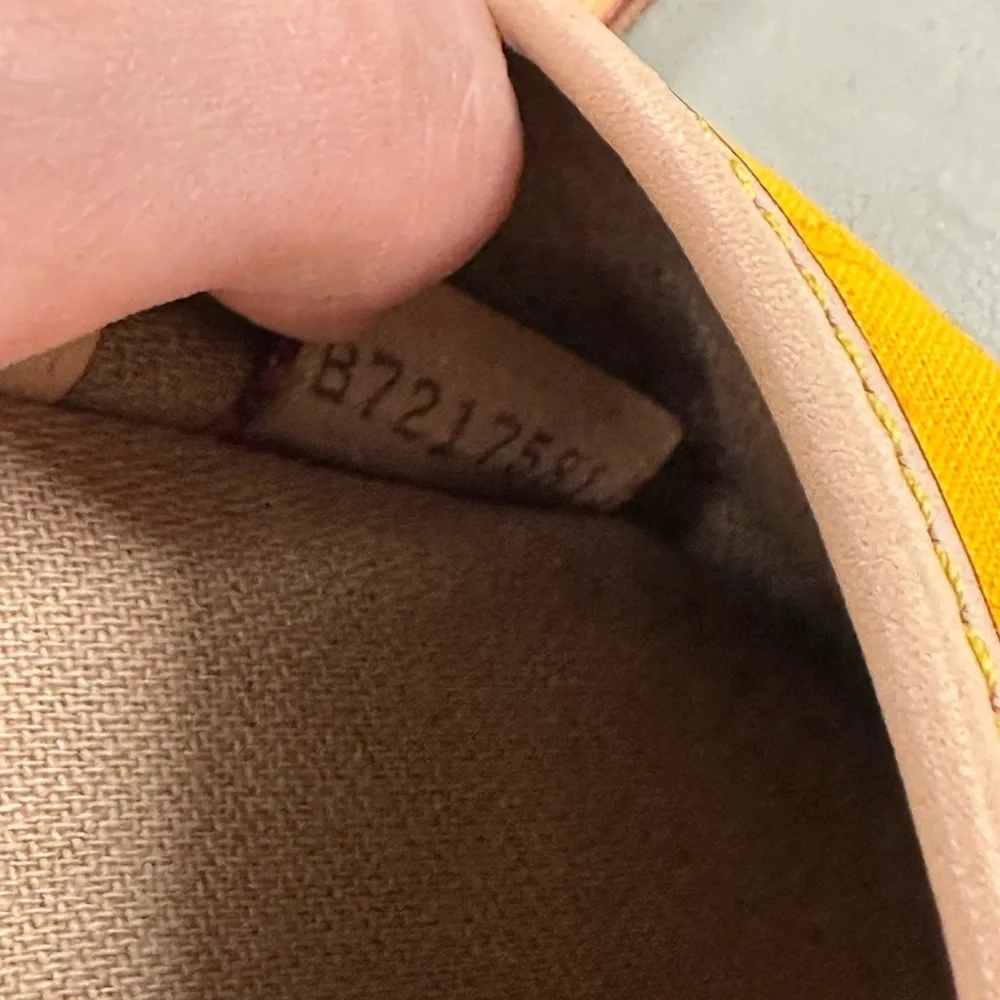 Vintage Dooney & Bourke mustard yellow wristlet - Picture 8 of 8